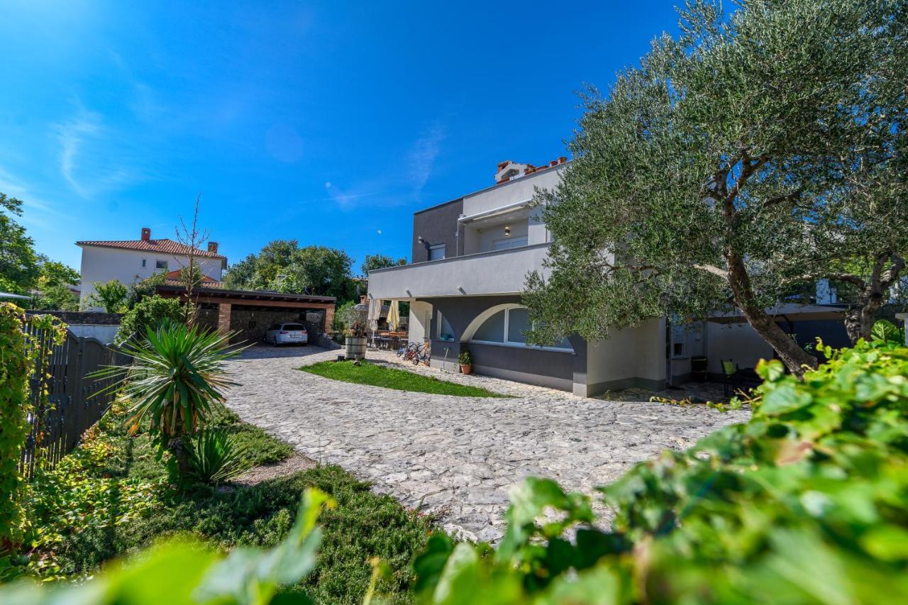 קרק Apartments Maksim And Timon מראה חיצוני תמונה