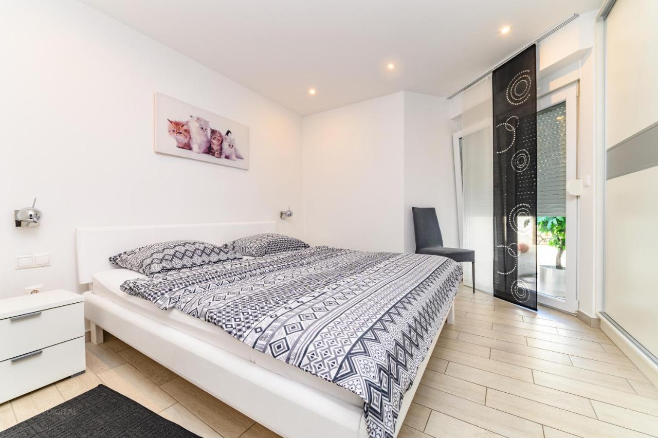 קרק Apartments Maksim And Timon מראה חיצוני תמונה