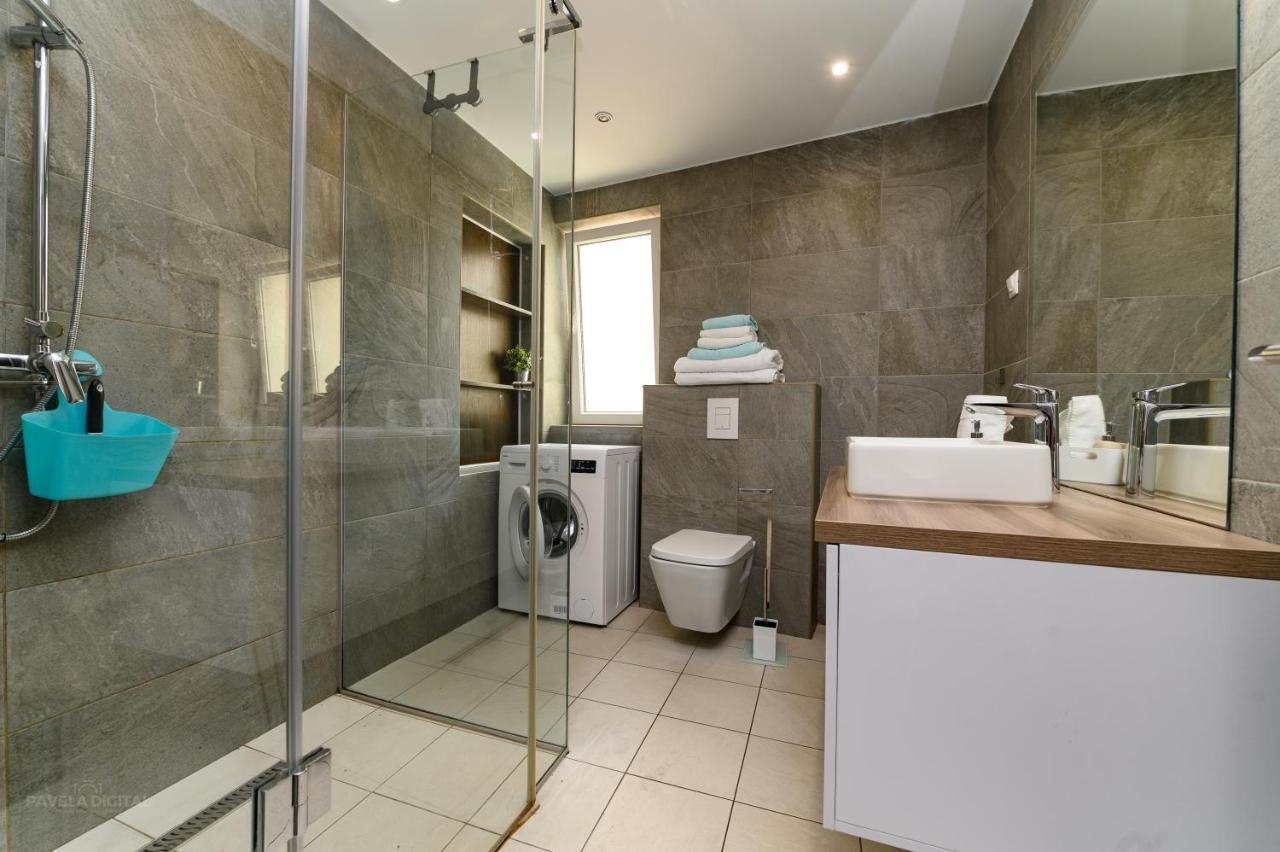 קרק Apartments Maksim And Timon מראה חיצוני תמונה