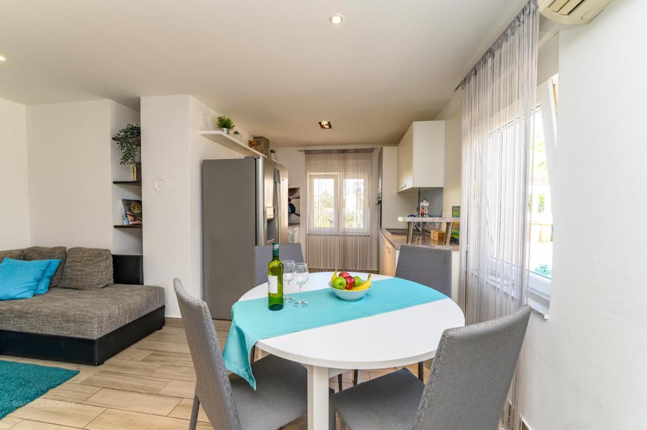 קרק Apartments Maksim And Timon מראה חיצוני תמונה